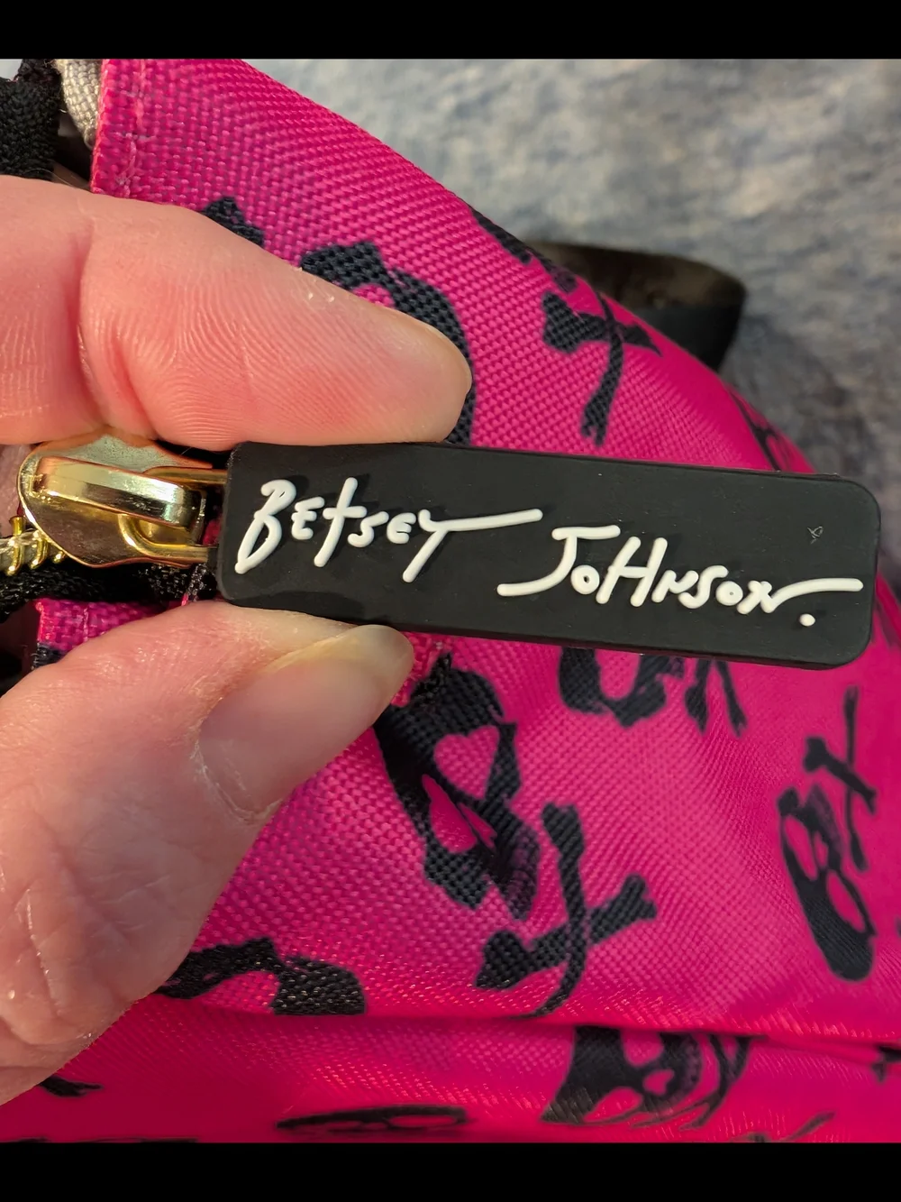 Betsey Johnson Hot Pink and Black Skull Print Insulated Lunch Tote